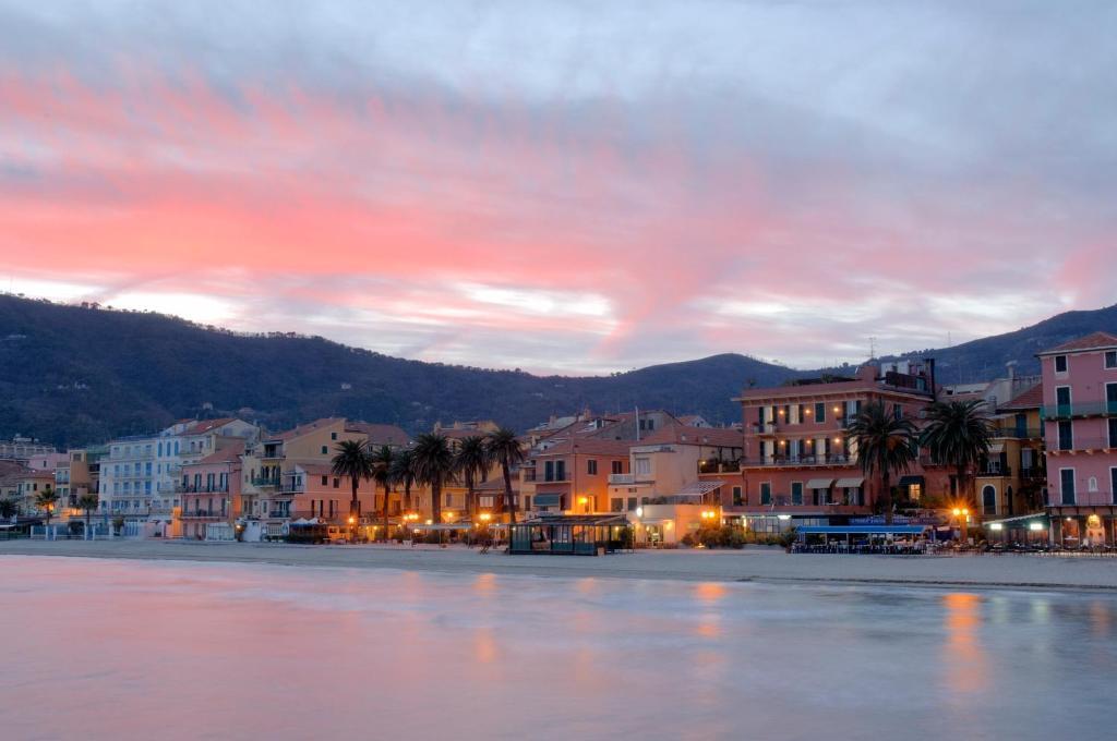 Aparthotel Residenza Le Terrazze Alassio Exterior foto